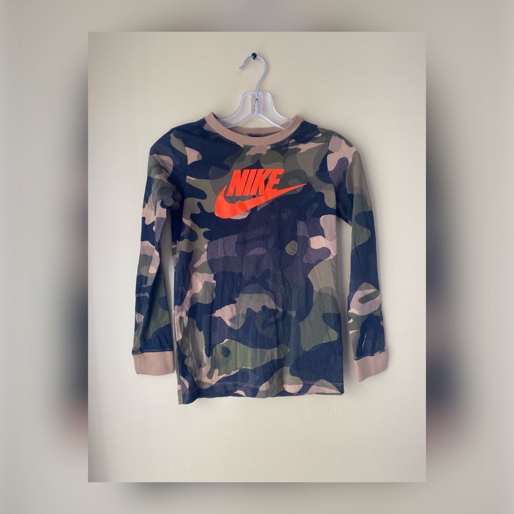 🔹NEVER WORN🔹 BOYS/KIDS NIKE LONG SLEEVE T-SHIRT- SIZE M (NWOT)